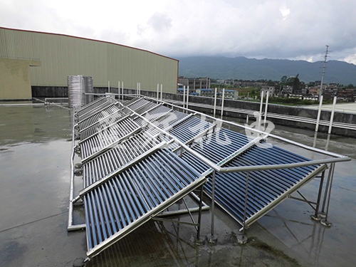 藍(lán)冠機(jī)電工廠宿舍真空管太陽能熱水工程